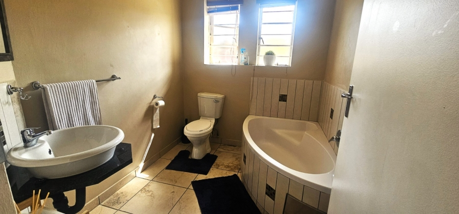 To Let 3 Bedroom Property for Rent in Waterval East North West